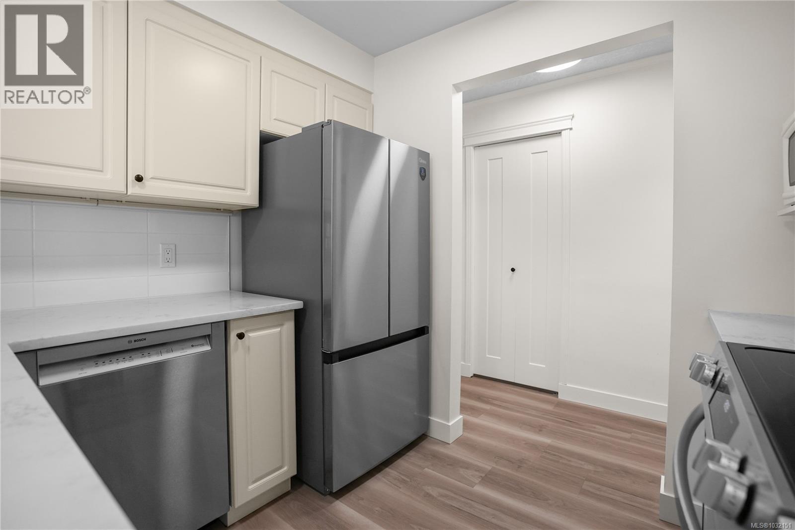 103 951 Topaz Ave, Victoria, British Columbia  V8T 2M2 - Photo 11 - 1032151