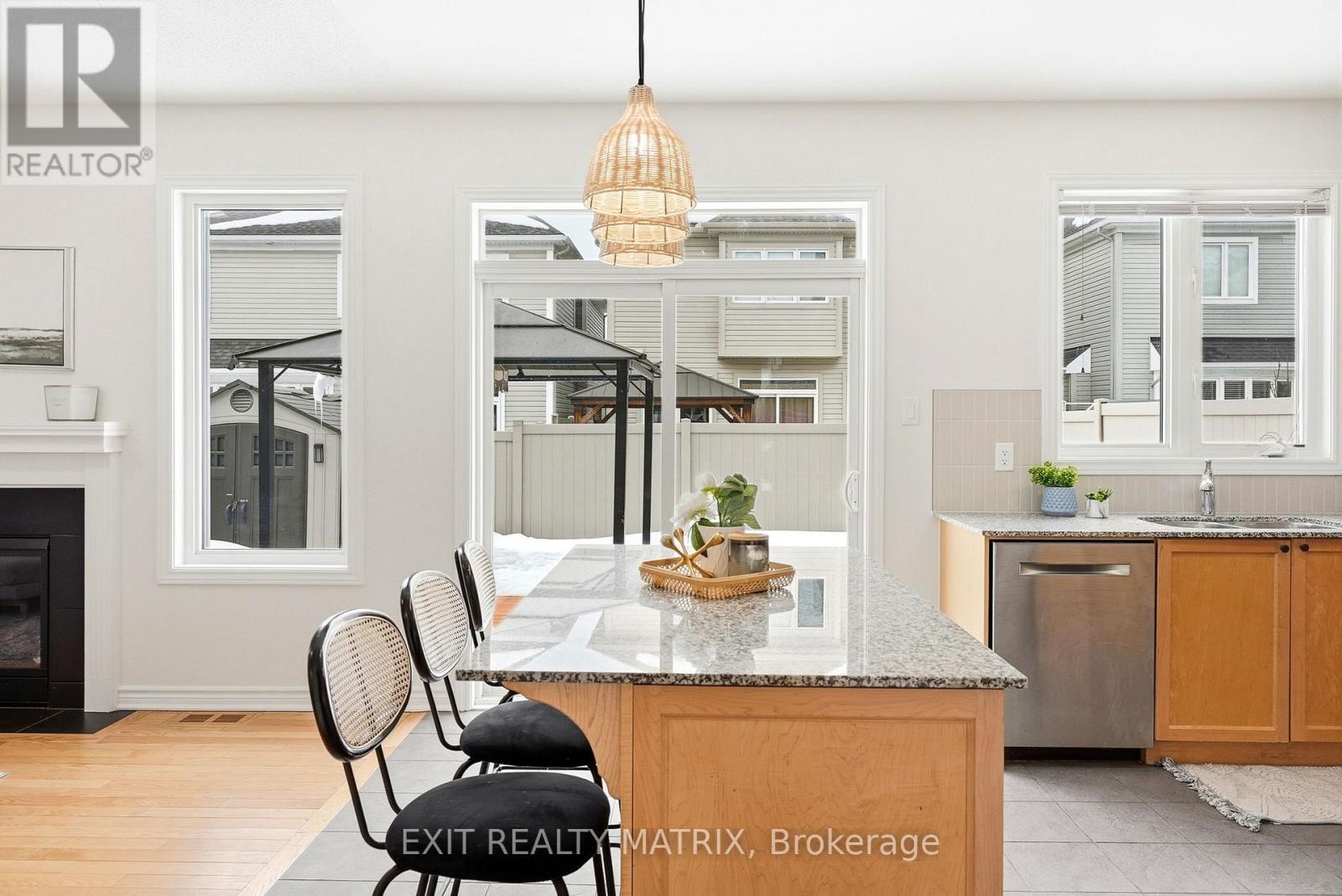 194 Flowing Creek Circle, Ottawa, Ontario  K2M 2R7 - Photo 4 - X13060272