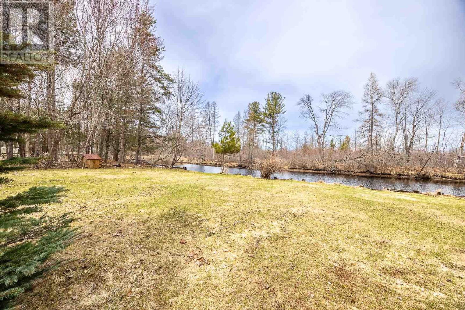 144 Pointe Louise Dr, Sault Ste Marie, Ontario  P6A 5K6 - Photo 11 - SM260791