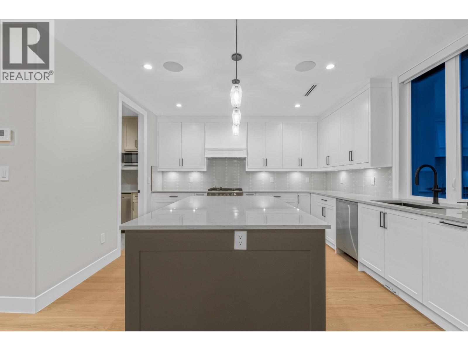 1 8408 17th Avenue, Burnaby, British Columbia  V3N 1N2 - Photo 10 - R3117297