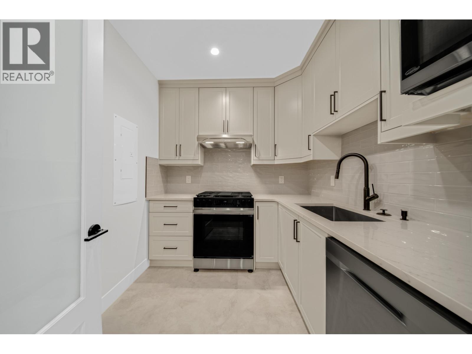 1 8408 17th Avenue, Burnaby, British Columbia  V3N 1N2 - Photo 15 - R3117297