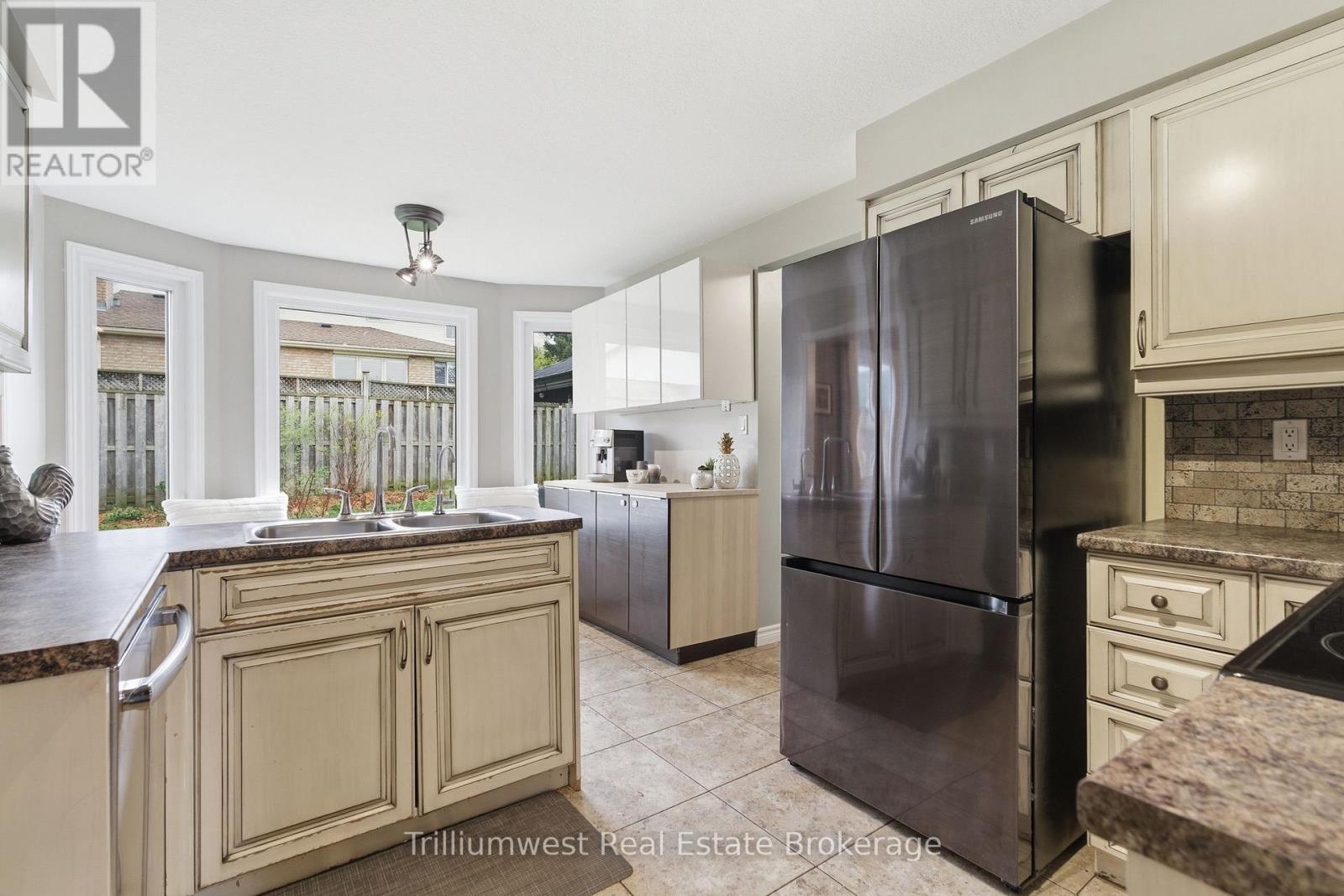 210 Old Country Place, Kitchener, Ontario  N2E 3A3 - Photo 10 - X13060248