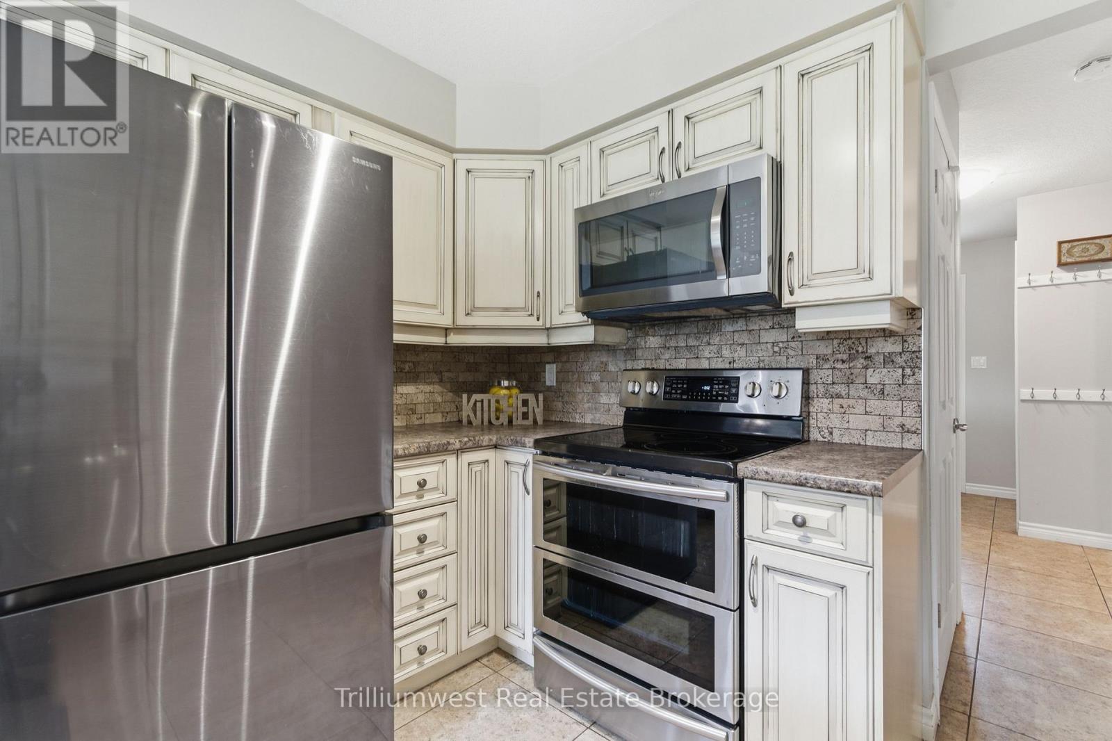 210 Old Country Place, Kitchener, Ontario  N2E 3A3 - Photo 11 - X13060248