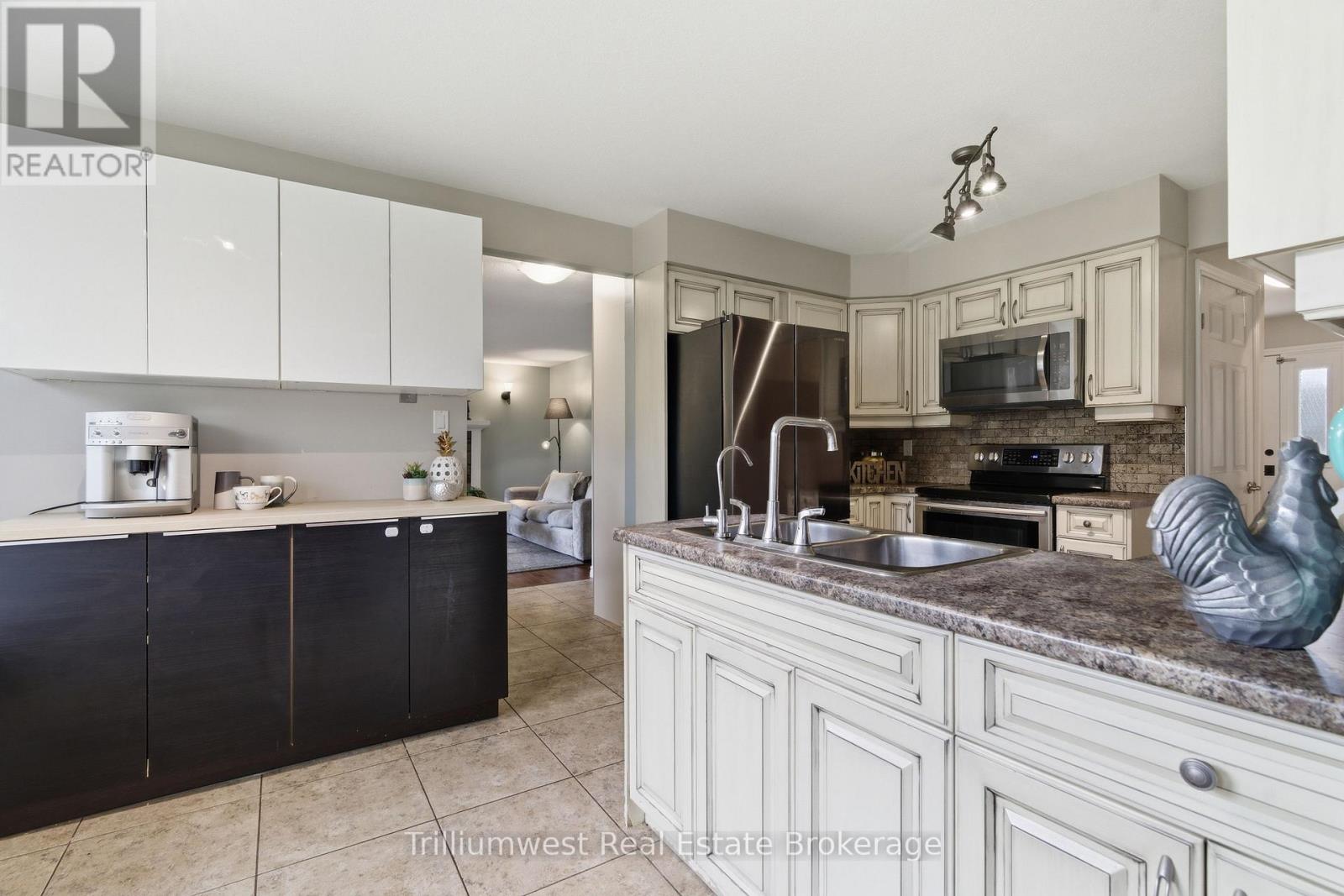 210 Old Country Place, Kitchener, Ontario  N2E 3A3 - Photo 14 - X13060248