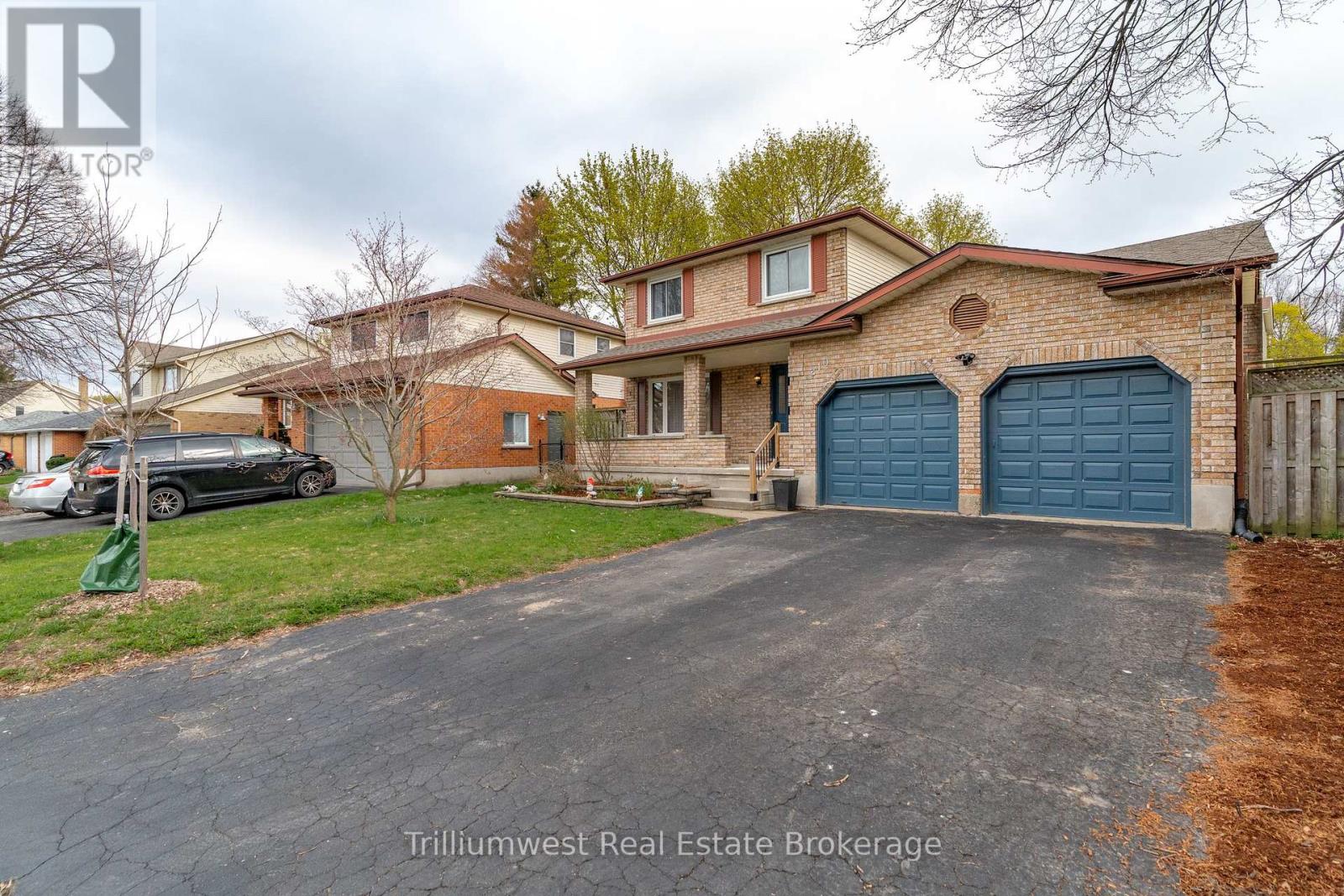 210 Old Country Place, Kitchener, Ontario  N2E 3A3 - Photo 2 - X13060248