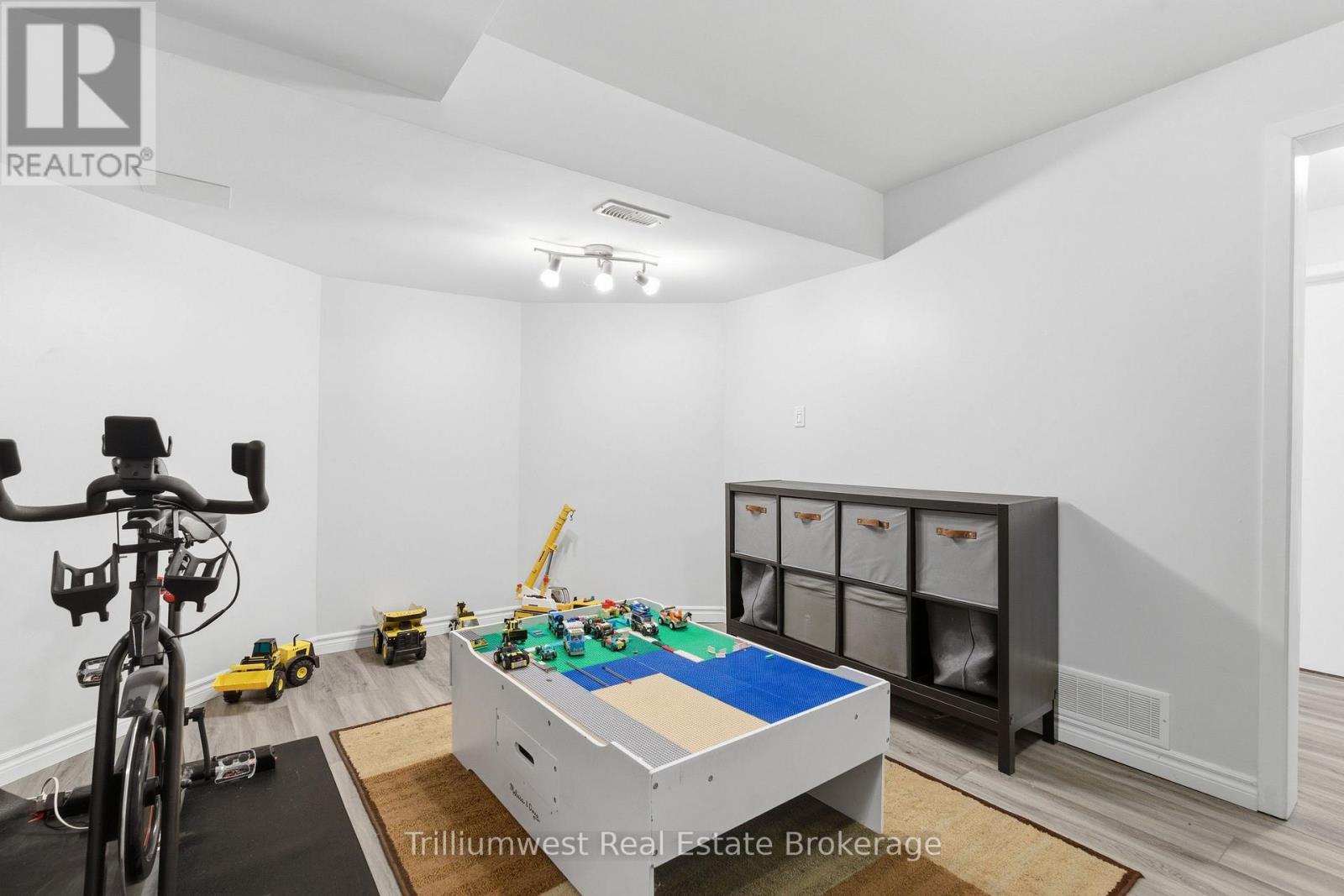 210 Old Country Place, Kitchener, Ontario  N2E 3A3 - Photo 31 - X13060248