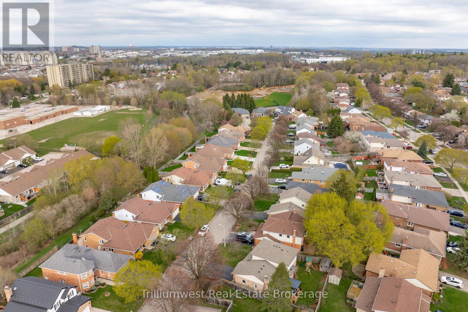 210 Old Country Place, Kitchener, Ontario  N2E 3A3 - Photo 45 - X13060248