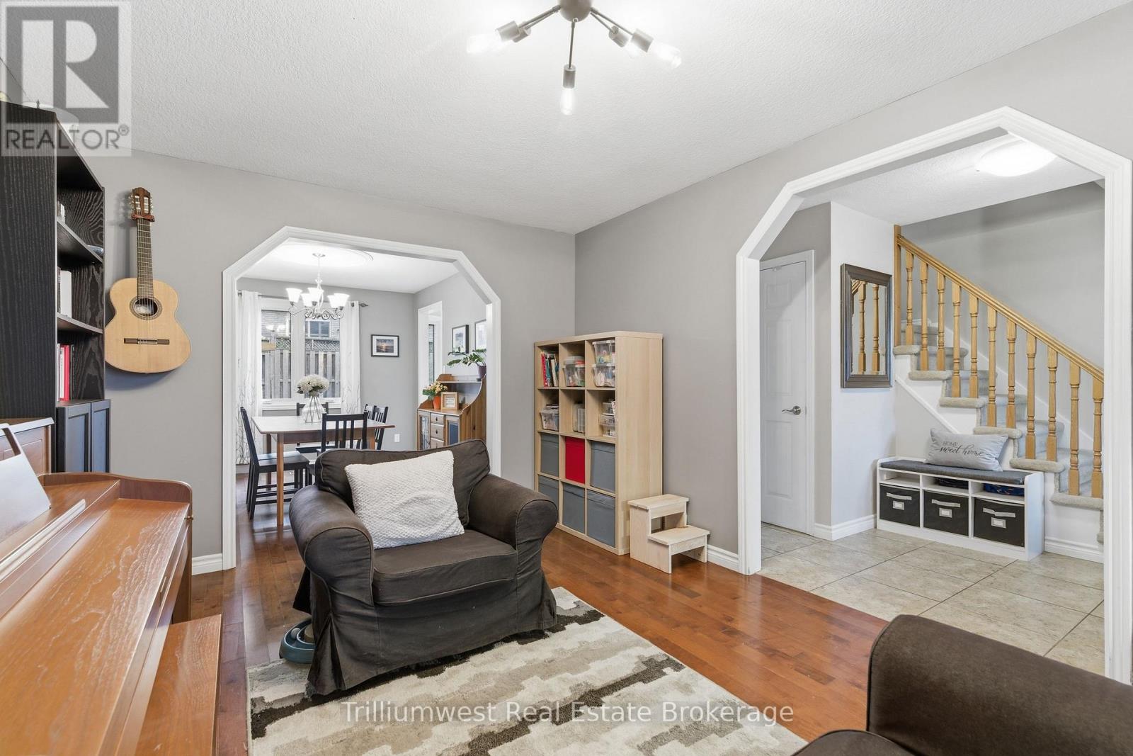 210 Old Country Place, Kitchener, Ontario  N2E 3A3 - Photo 7 - X13060248