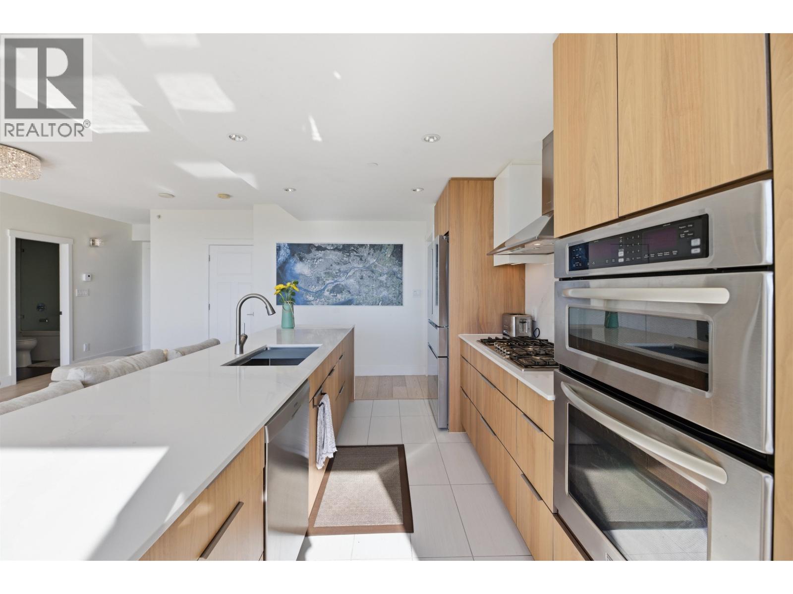 3301 2968 Glen Drive, Coquitlam, British Columbia  V3B 0C4 - Photo 11 - R3116989