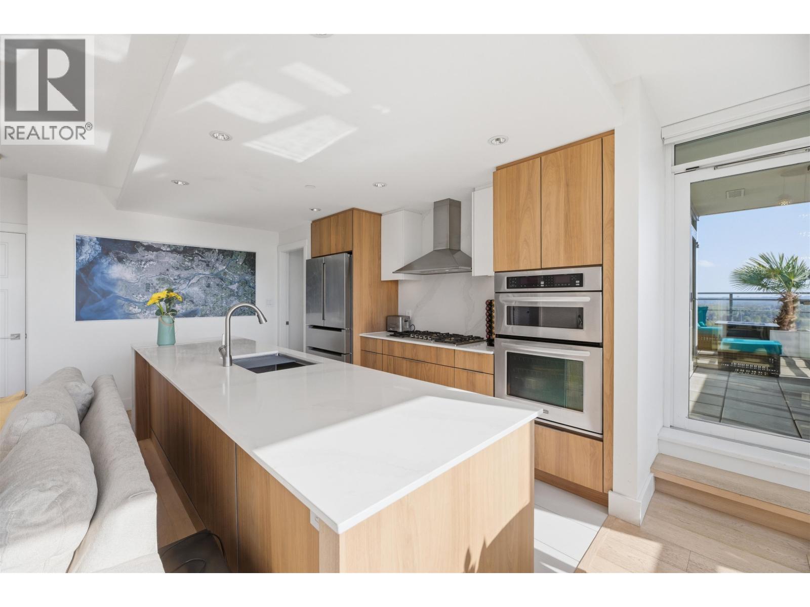 3301 2968 Glen Drive, Coquitlam, British Columbia  V3B 0C4 - Photo 12 - R3116989