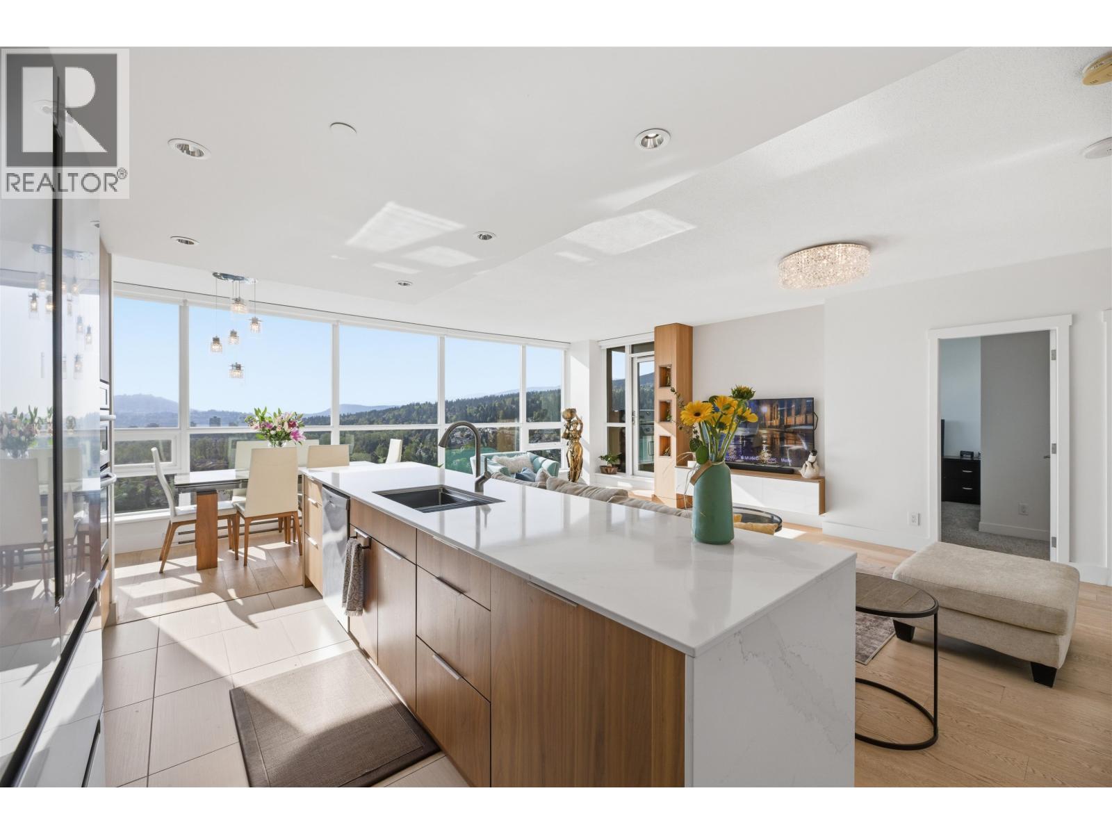 3301 2968 Glen Drive, Coquitlam, British Columbia  V3B 0C4 - Photo 9 - R3116989