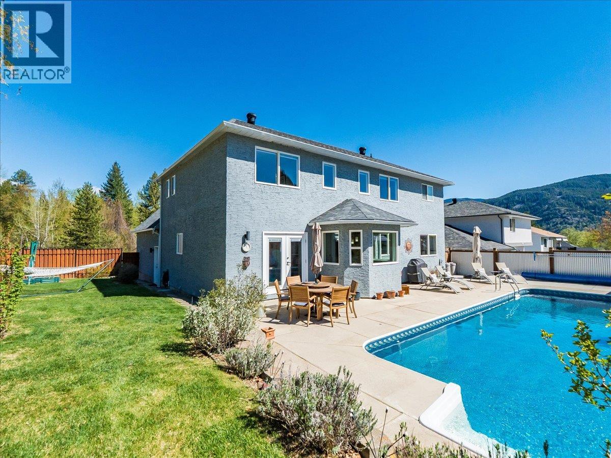 3312 Southridge Drive, Castlegar, British Columbia  V1N 4G1 - Photo 22 - 10385224