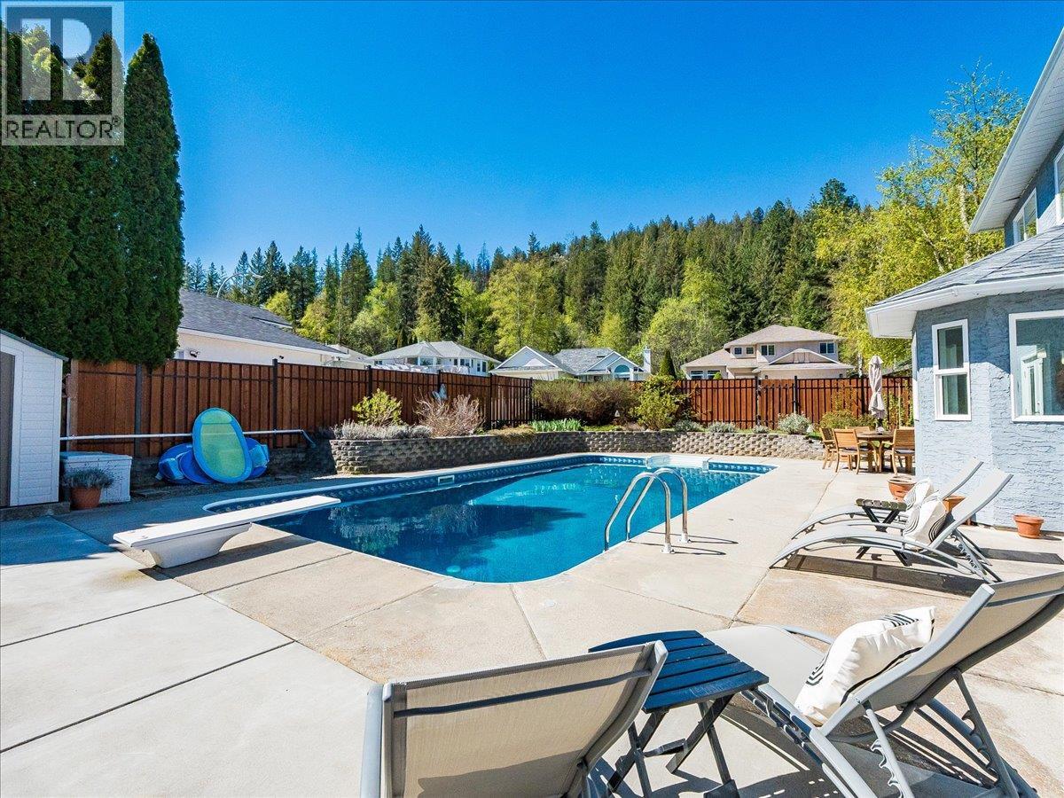 3312 Southridge Drive, Castlegar, British Columbia  V1N 4G1 - Photo 39 - 10385224