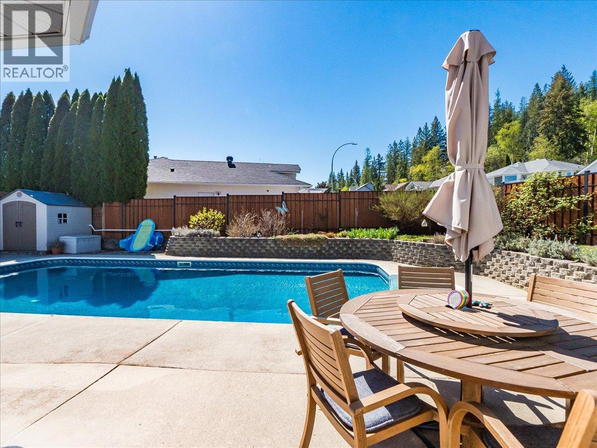 3312 Southridge Drive, Castlegar, British Columbia  V1N 4G1 - Photo 30 - 10385224