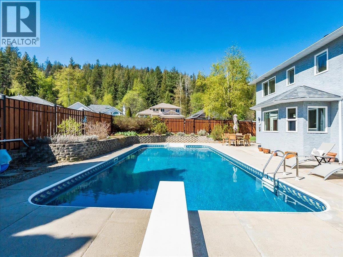 3312 Southridge Drive, Castlegar, British Columbia  V1N 4G1 - Photo 36 - 10385224