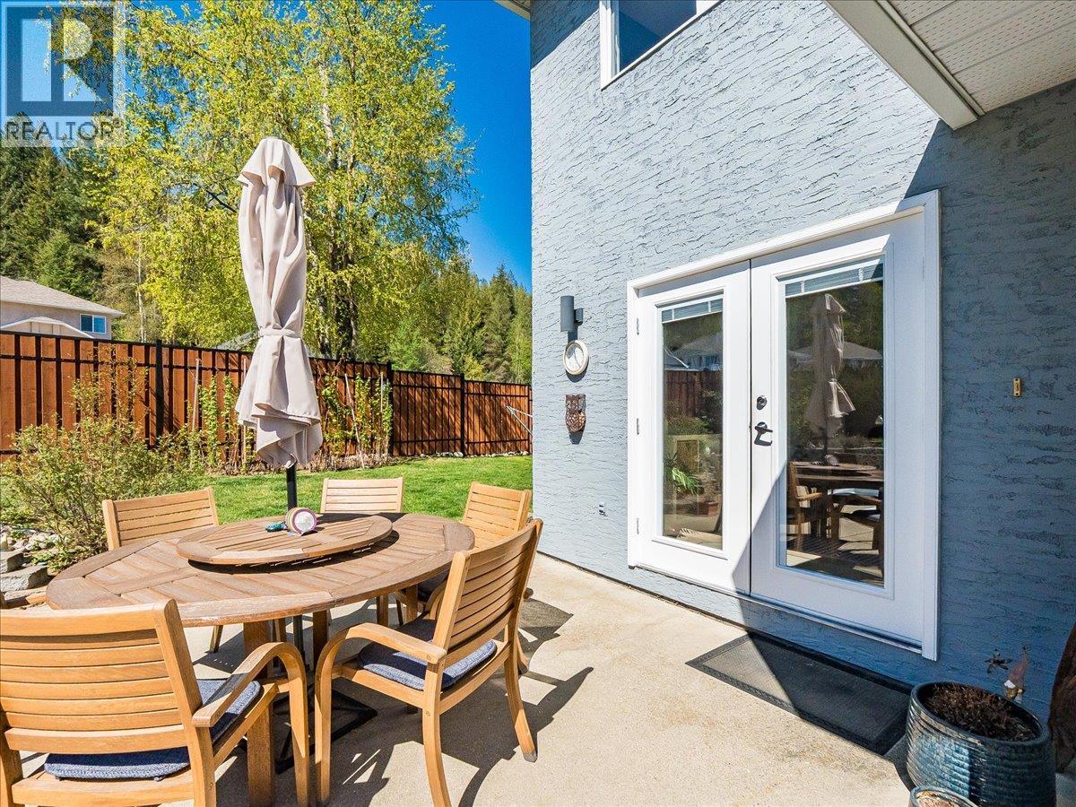 3312 Southridge Drive, Castlegar, British Columbia  V1N 4G1 - Photo 33 - 10385224