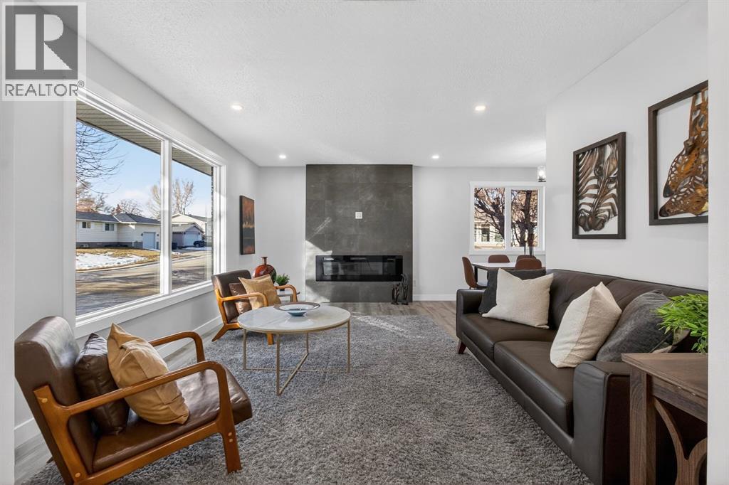 203 Lynnover Place SE, Calgary, Alberta  T2C 1L5 - Photo 3 - A2303329