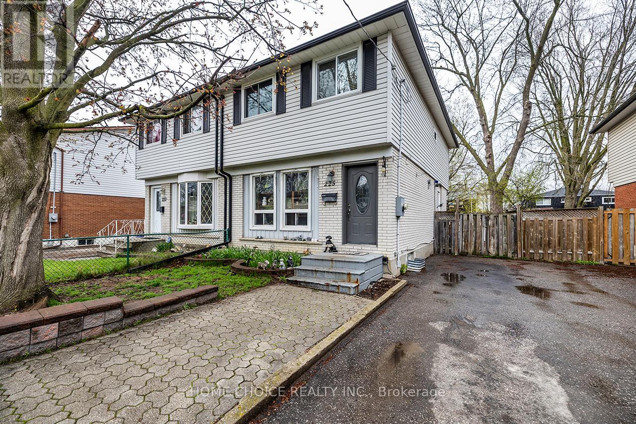 225 BARKLEY CRESCENT, Oshawa, Ontario