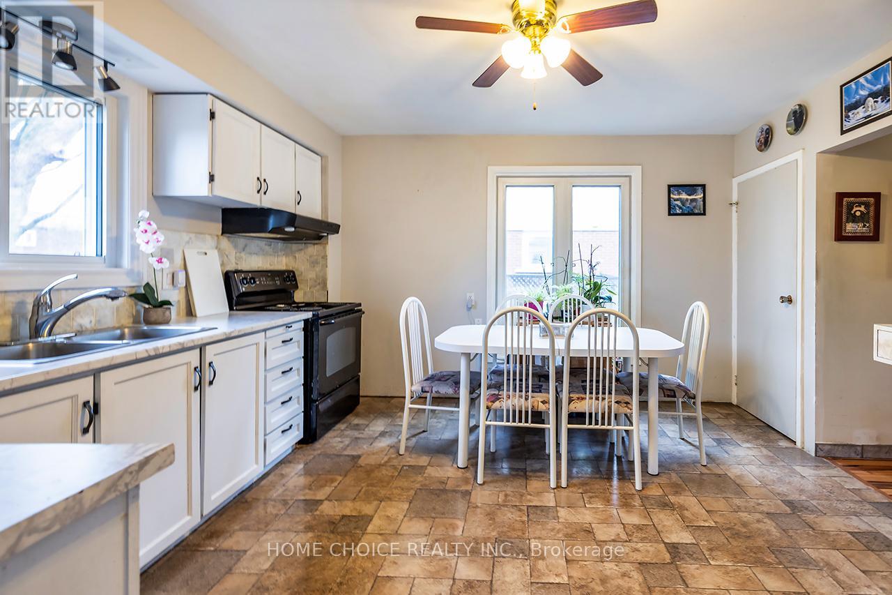 225 Barkley Crescent, Oshawa, Ontario  L1J 2E7 - Photo 5 - E13060264