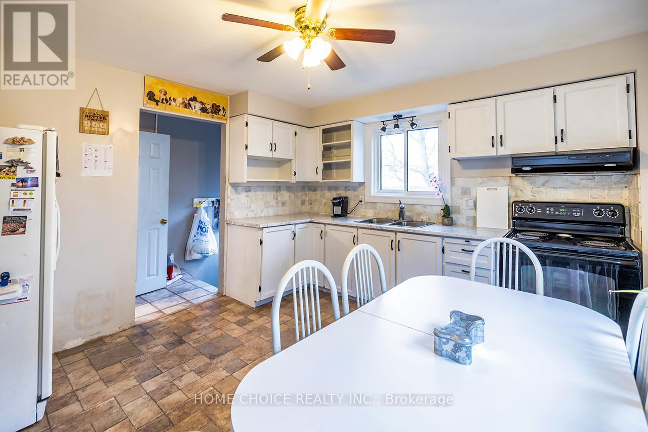 225 Barkley Crescent, Oshawa, Ontario  L1J 2E7 - Photo 6 - E13060264