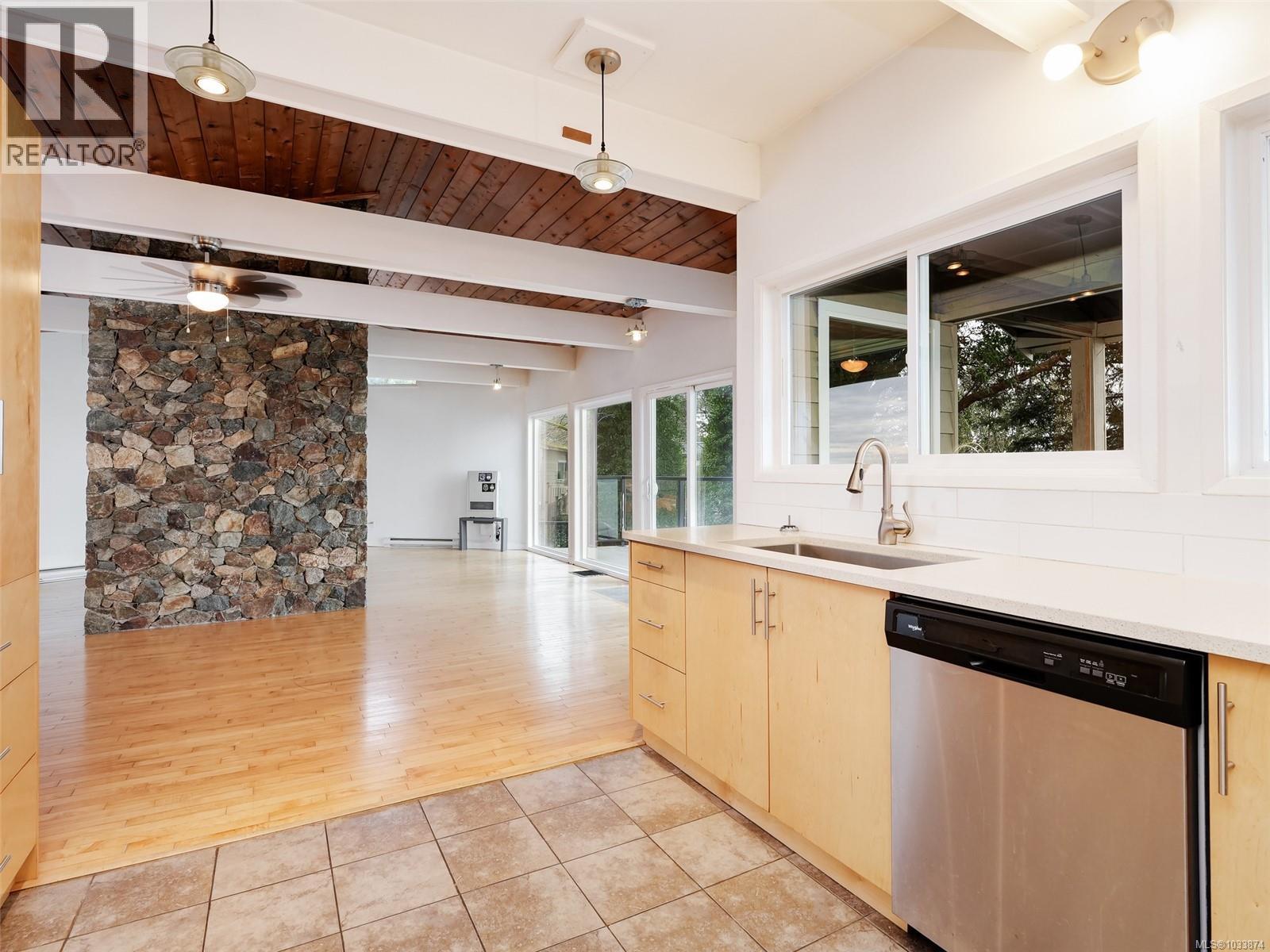 4553 Cordova Bay Rd, Saanich, British Columbia  V8X 3V6 - Photo 12 - 1033874