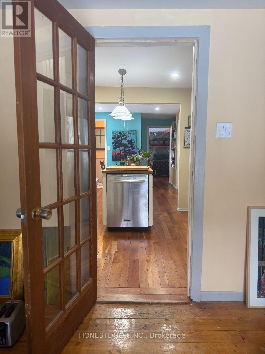 2015 Ridge Road W, Oro-Medonte (Shanty Bay), Ontario  L0L 2L0 - Photo 14 - S13060286