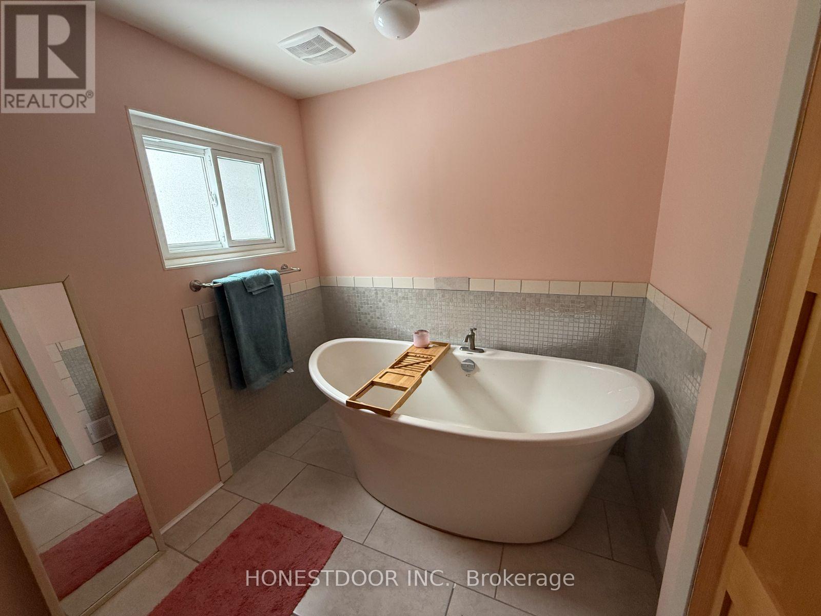 2015 Ridge Road W, Oro-Medonte (Shanty Bay), Ontario  L0L 2L0 - Photo 28 - S13060286