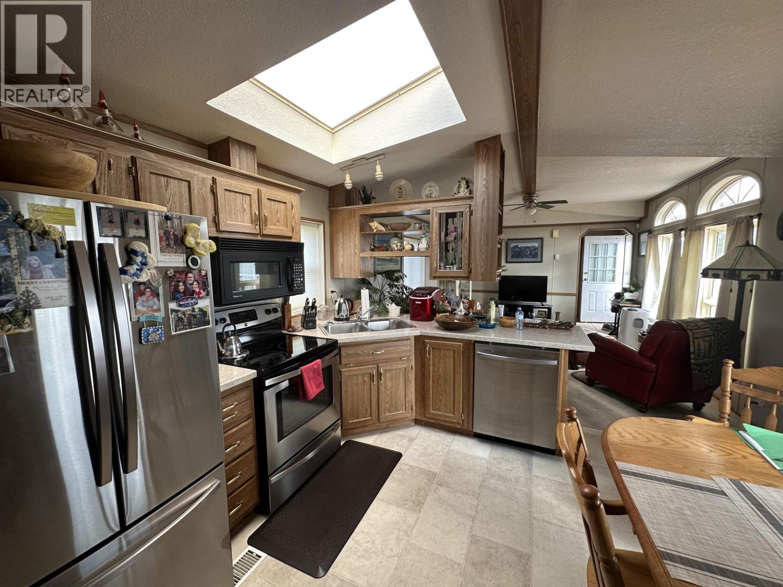 8805 Pine Road, Fort St. John, British Columbia  V1J 4M7 - Photo 3 - R3117544