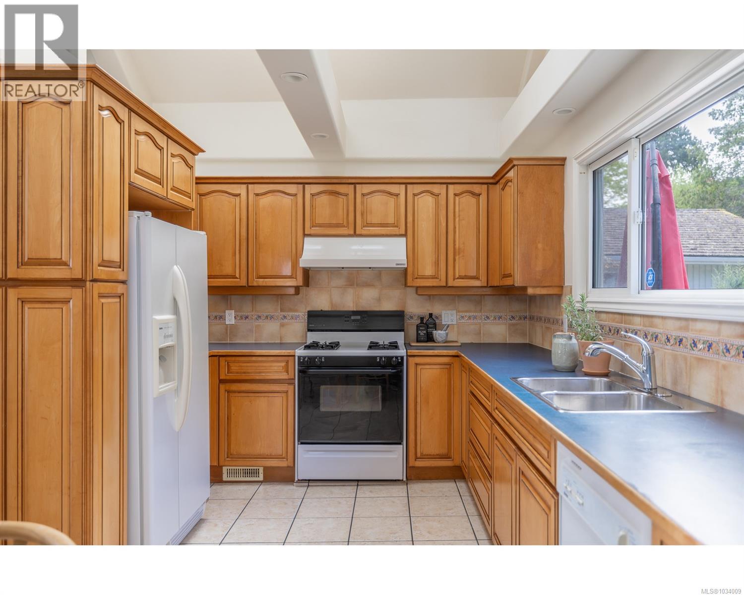 1039 Seacrest Pl, Qualicum Beach, British Columbia  V9K 1E7 - Photo 15 - 1034009