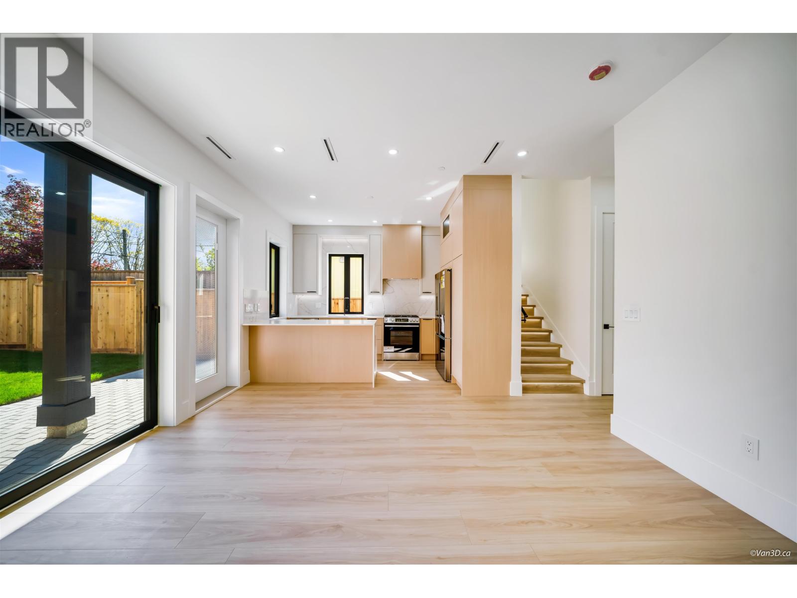 2 2636 Mcgill Street, Vancouver, British Columbia  V5K 1H3 - Photo 3 - R3117499