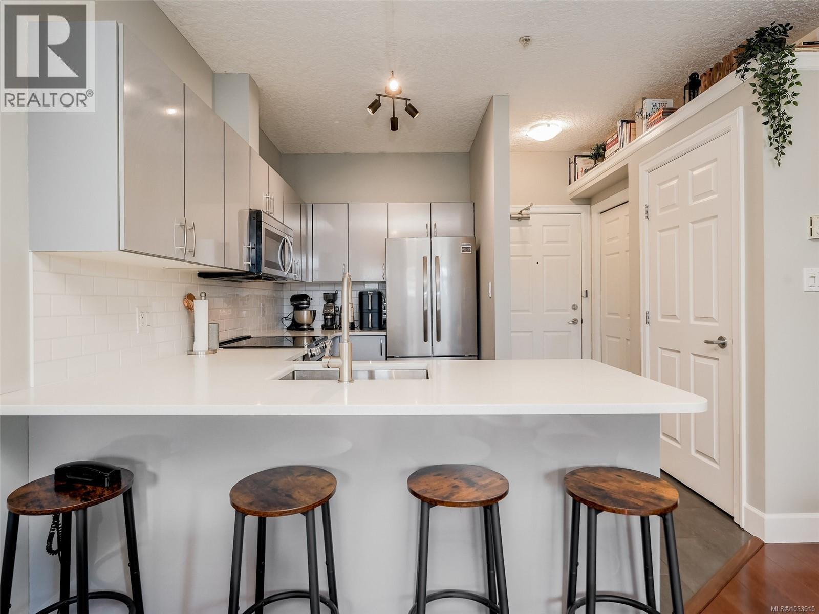 204 76 Gorge Rd W, Saanich, British Columbia  V9A 1M1 - Photo 5 - 1033910