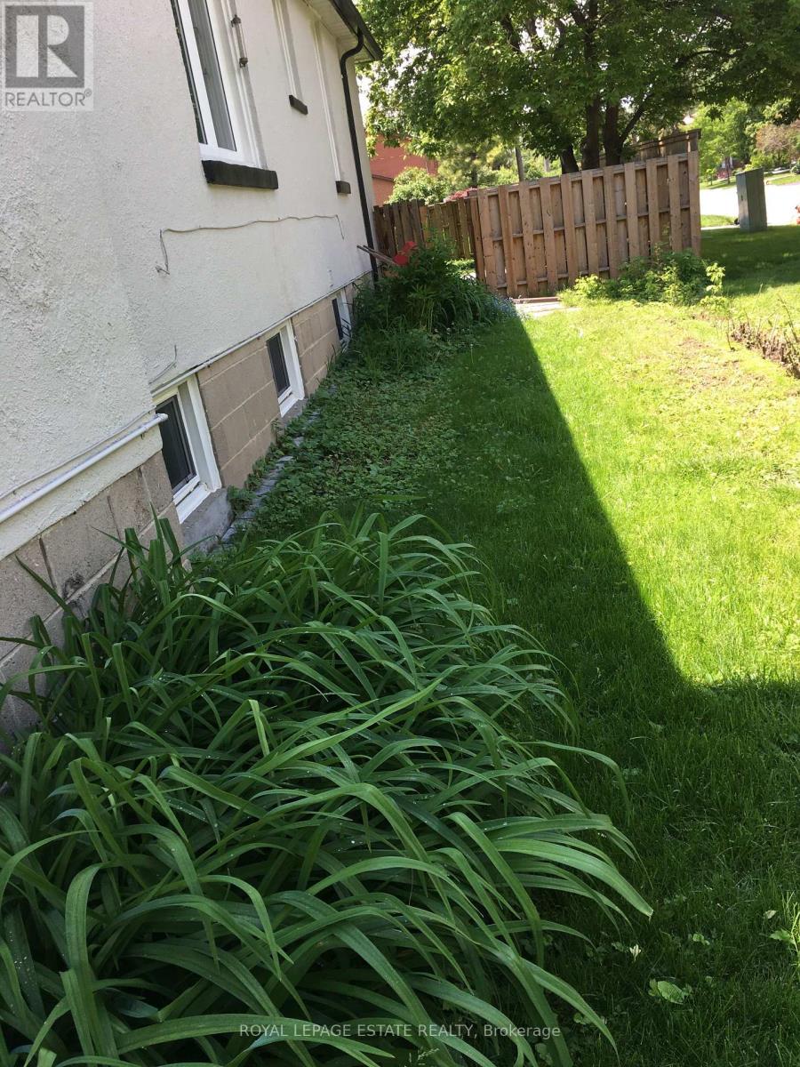 1016 Kipling Avenue, Toronto, Ontario  M9B 3L4 - Photo 5 - W13059968