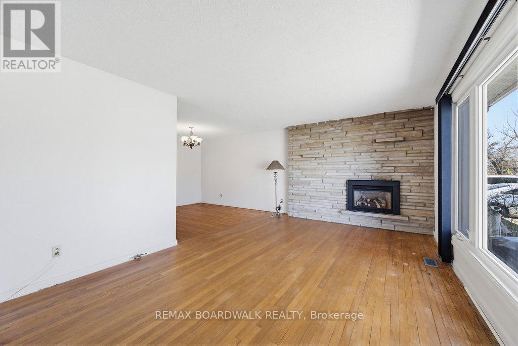 1274 Maitland Avenue, Ottawa, Ontario  K2C 2C6 - Photo 3 - X12966942