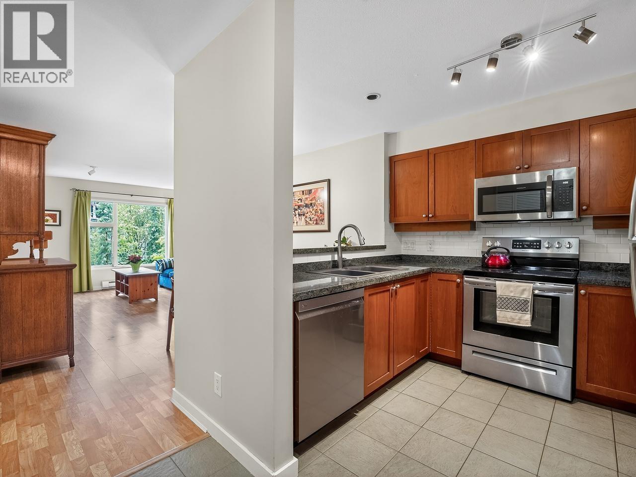 304 675 Park Crescent, New Westminster, British Columbia  V3L 5W4 - Photo 4 - R3117567