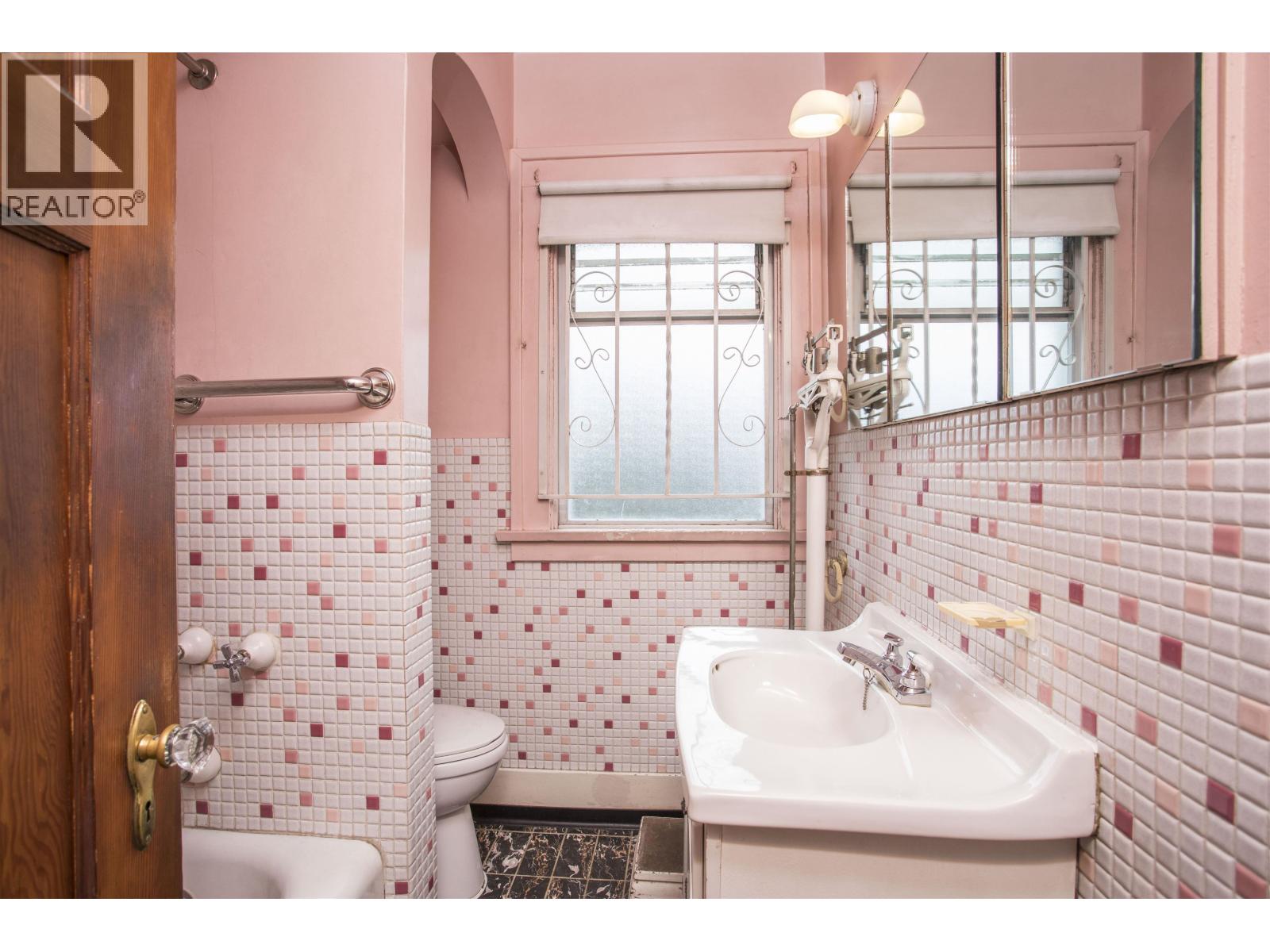 910 Eighth Street, New Westminster, British Columbia  V3M 3T2 - Photo 14 - R3117453