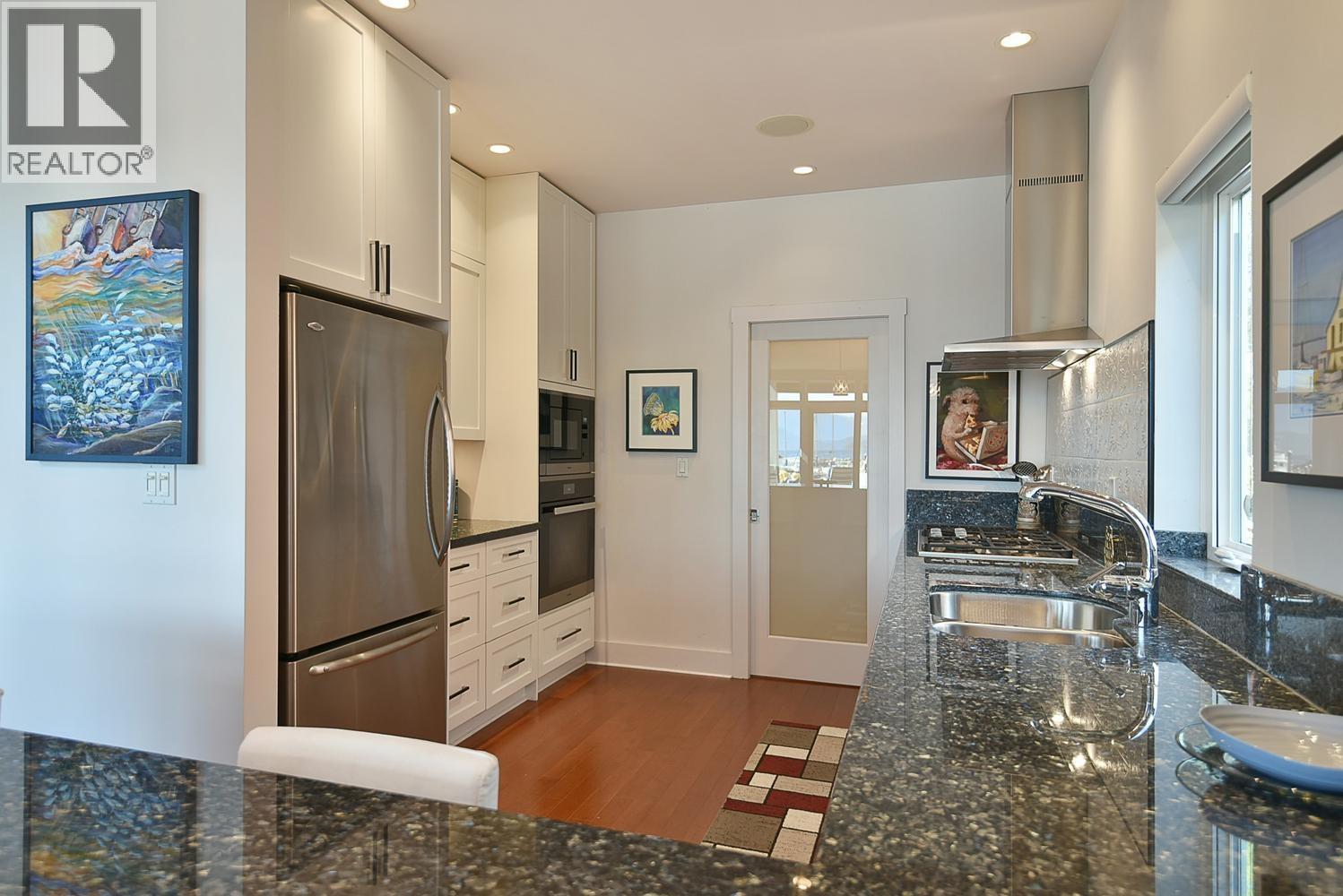664 Bay Road, Gibsons, British Columbia  V0N 1V8 - Photo 7 - R3117547