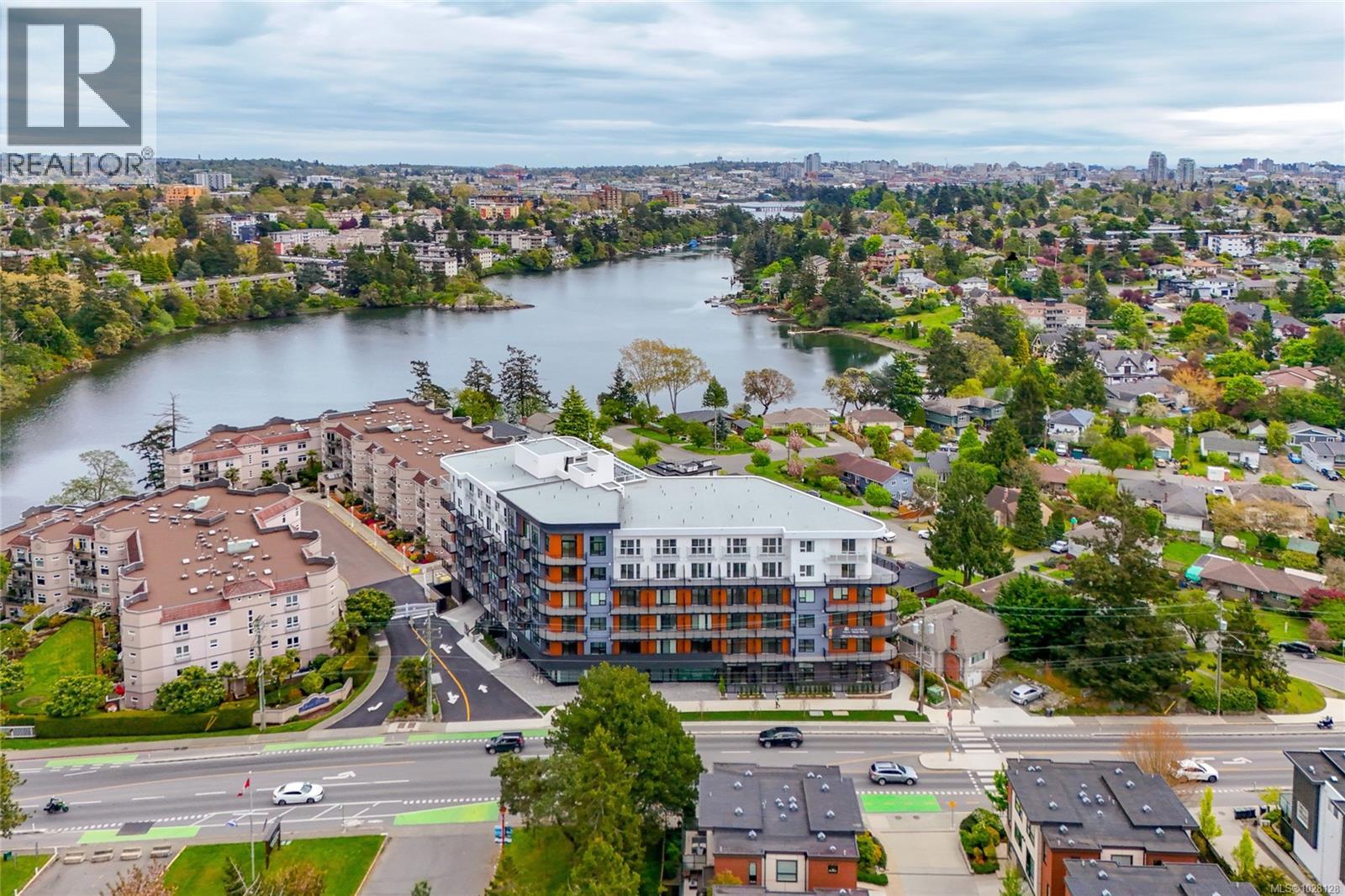 208 1075 Tillicum Rd, Esquimalt, British Columbia