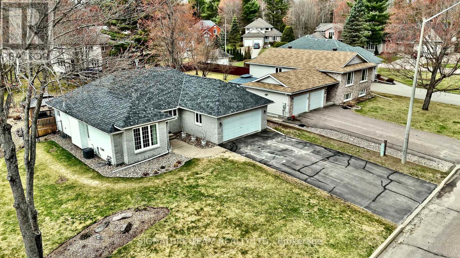111 Thomas Street, Deep River, Ontario  K0J 1P0 - Photo 2 - X12976650
