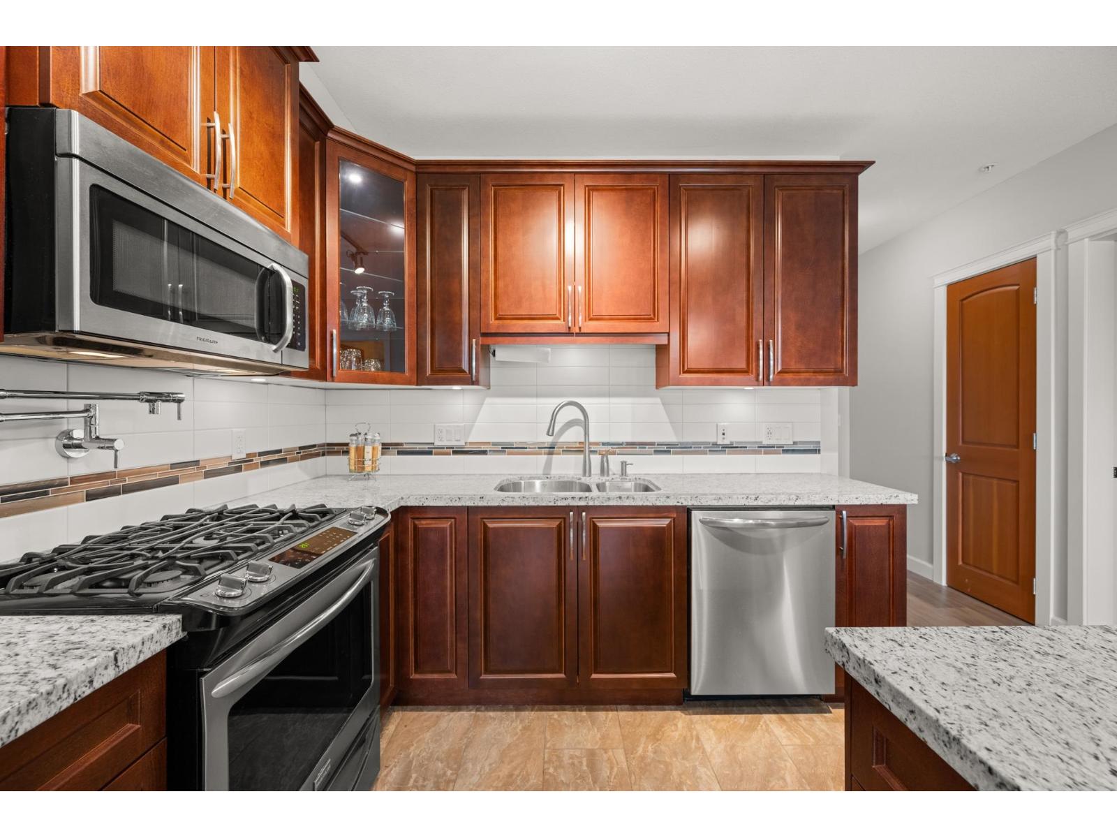 327 8157 207 Street, Langley, British Columbia  V2Y 0V3 - Photo 8 - R3113433