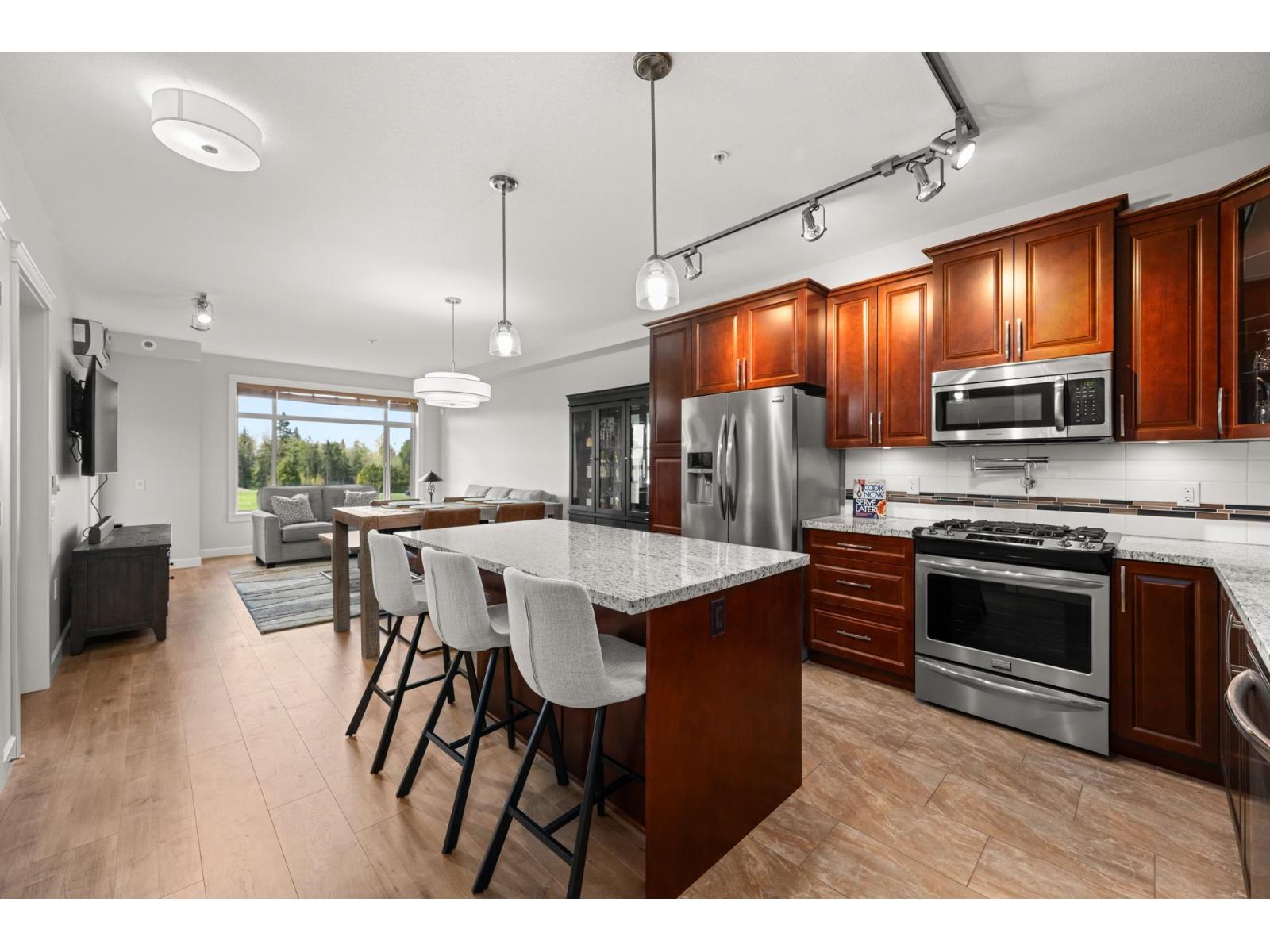327 8157 207 Street, Langley, British Columbia  V2Y 0V3 - Photo 5 - R3113433
