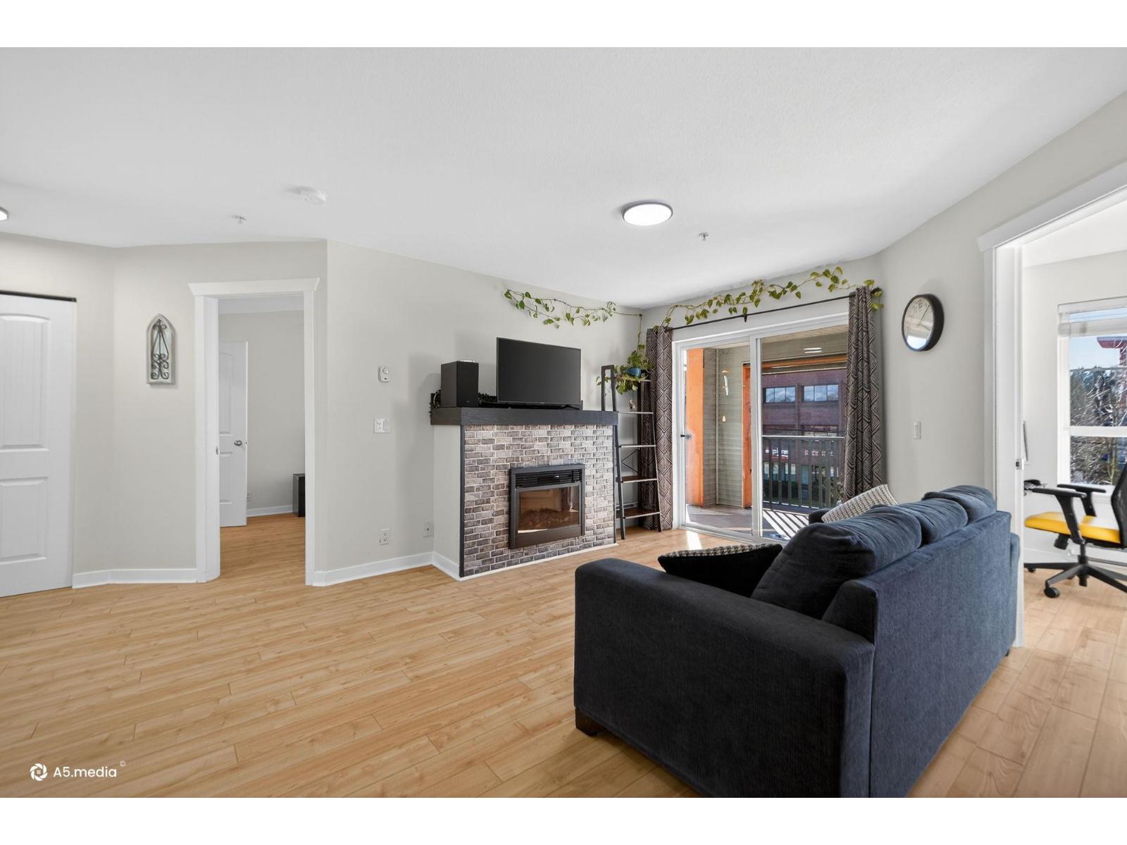 315 6960 120 Street, Surrey, British Columbia  V3W 1V4 - Photo 2 - R3116872