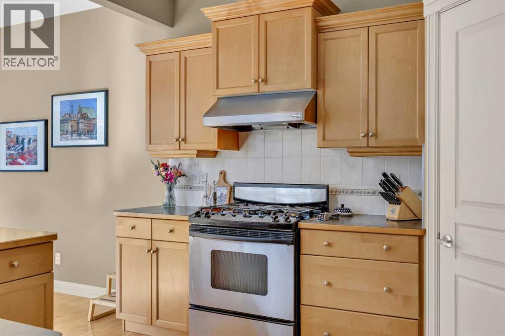 97 Strathridge Close SW, Calgary, Alberta  T3H 4J3 - Photo 12 - A2294102