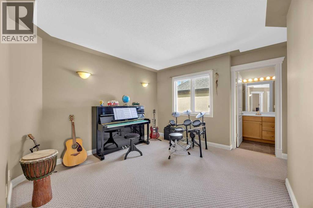 97 Strathridge Close SW, Calgary, Alberta  T3H 4J3 - Photo 21 - A2294102