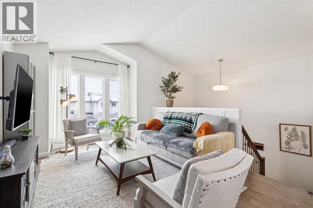 60 Erin Meadow Way SE, Calgary, Alberta  T2B 3A1 - Photo 6 - A2299496