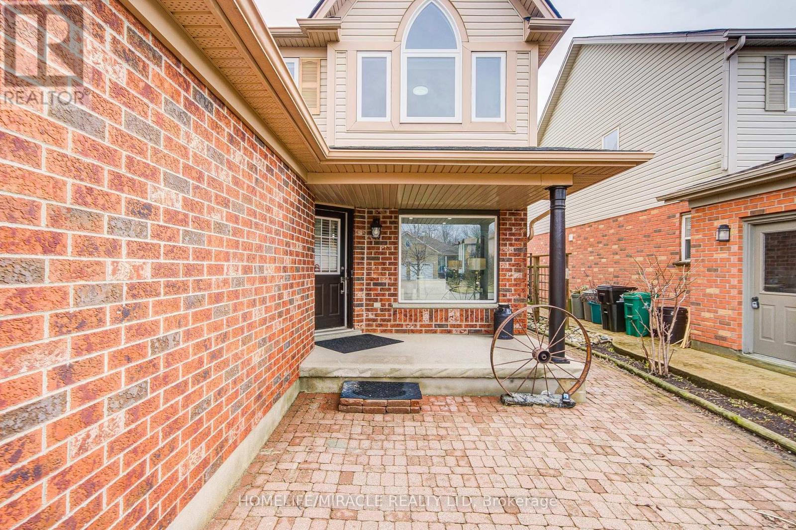 55 Mcfarlane Drive, Cambridge, Ontario  N3C 4L7 - Photo 3 - X13060334