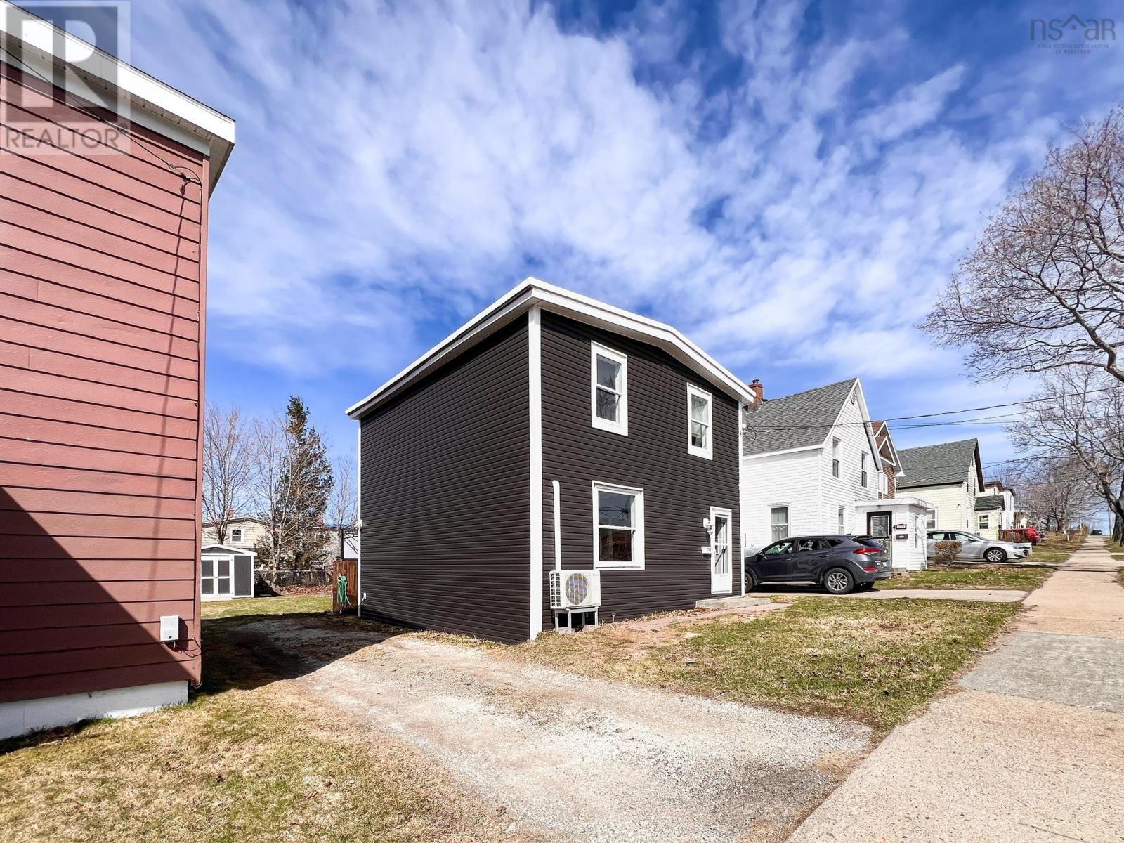 196 Gatacre Street, Sydney, Nova Scotia  B1N 1Z2 - Photo 5 - 202609030