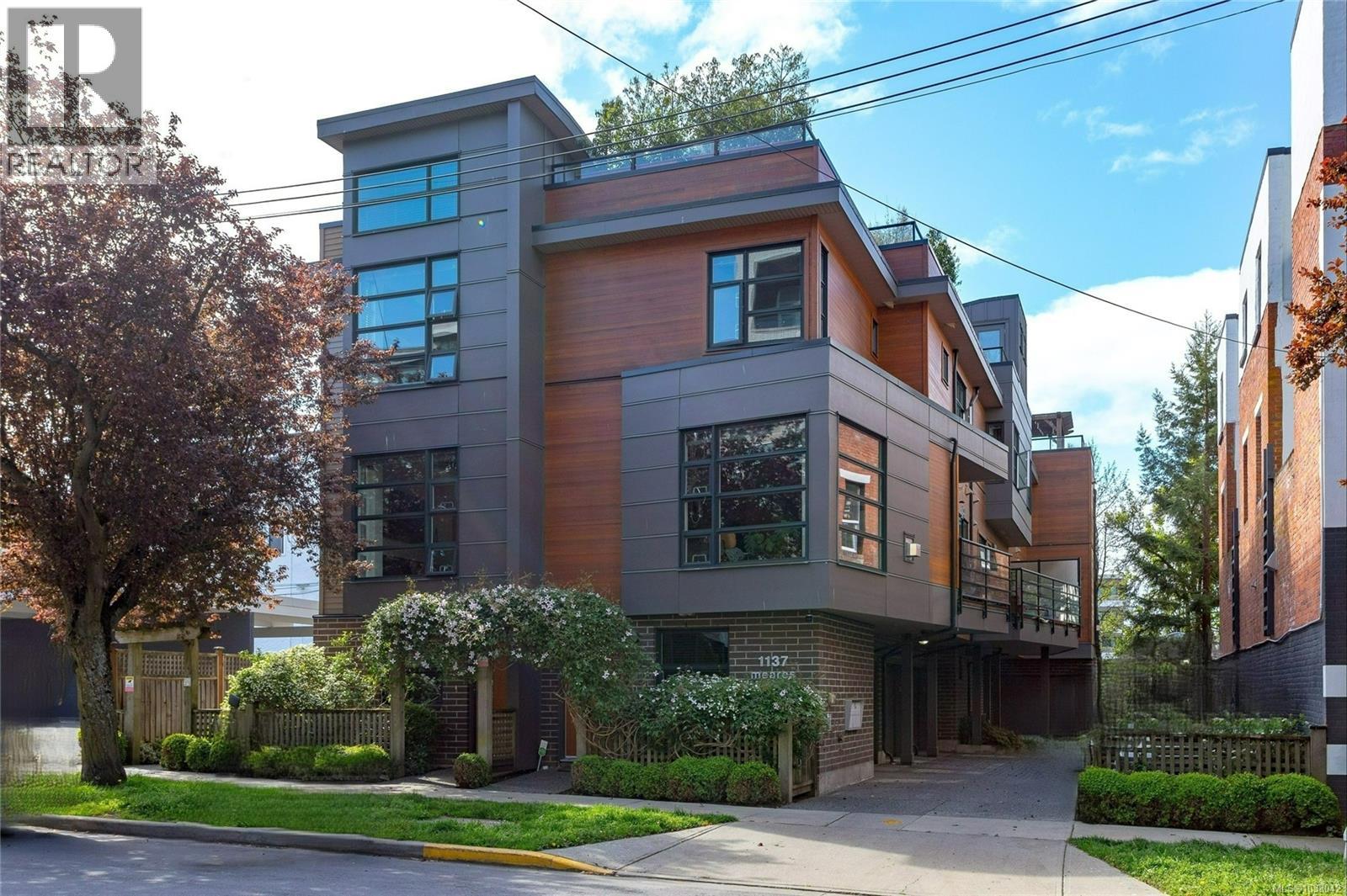 5 1137 Meares St, Victoria, British Columbia  V8V 3J9 - Photo 1 - 1033042
