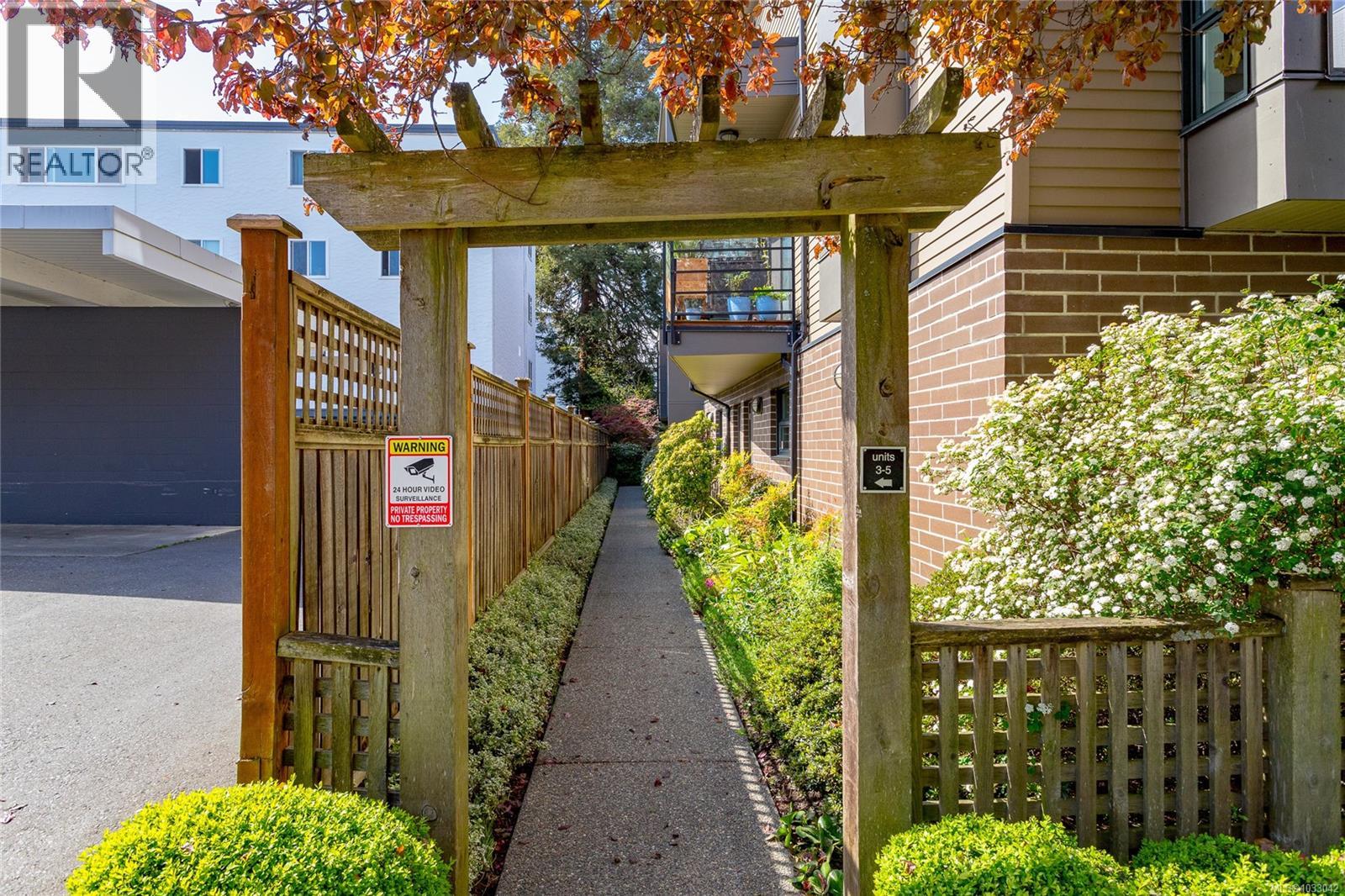 5 1137 Meares St, Victoria, British Columbia  V8V 3J9 - Photo 3 - 1033042
