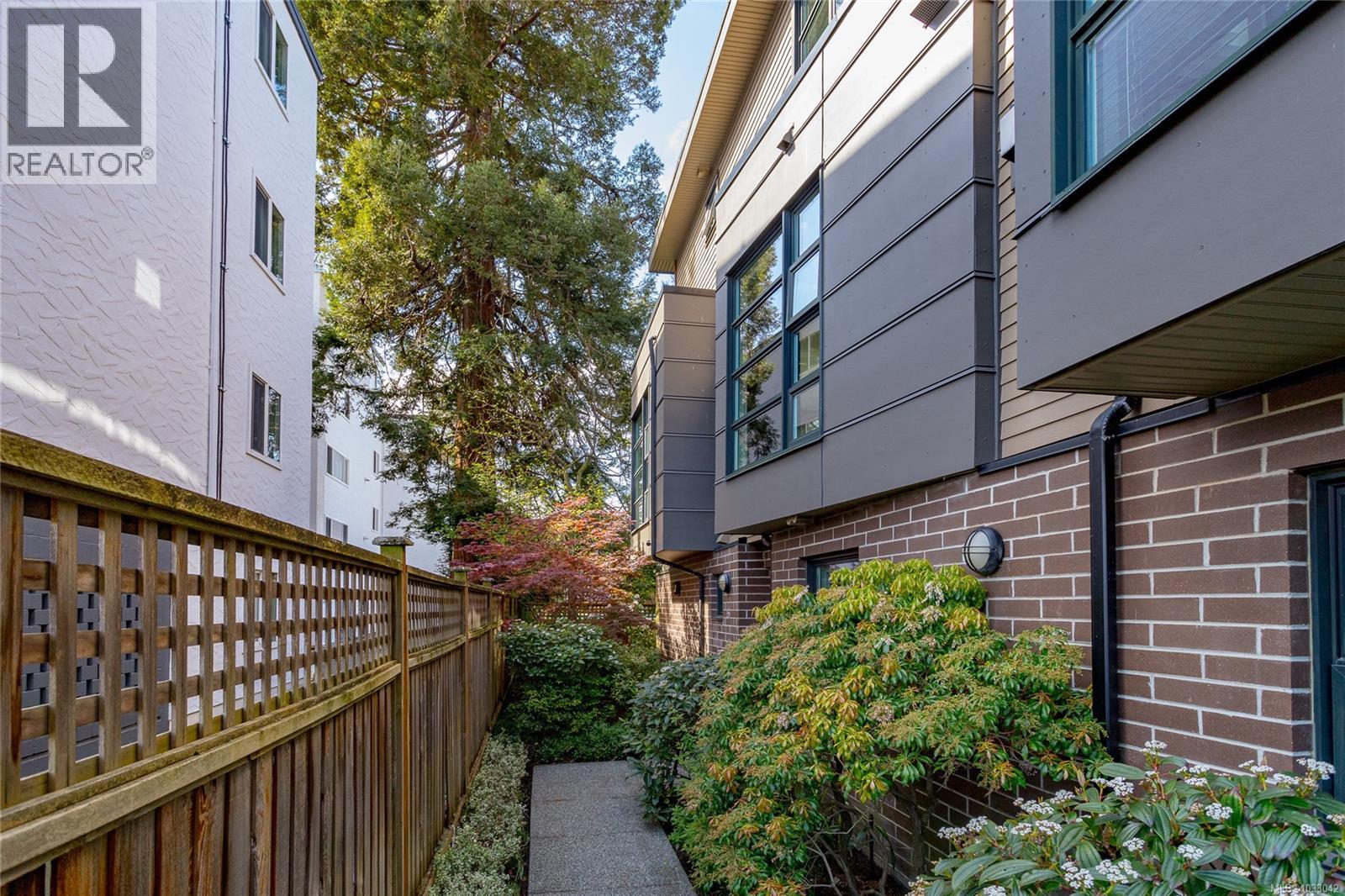 5 1137 Meares St, Victoria, British Columbia  V8V 3J9 - Photo 4 - 1033042
