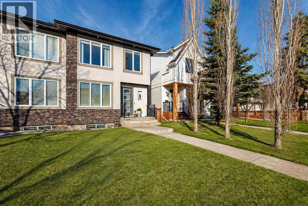 4627 83 Street NW, Calgary, Alberta  T3B 2R1 - Photo 3 - A2292481